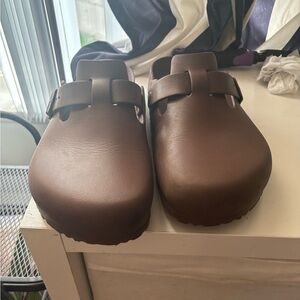 Men’s brown slides
